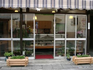 虎の皮はどら焼きの餡の代わりにチーズとクリームを挟んだちょっと洋風の和菓子です。